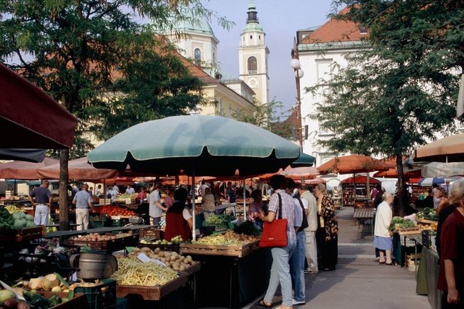 Komu Slovenci najbolj zaupamo, komu najmanj? (Vas to preseneča?)