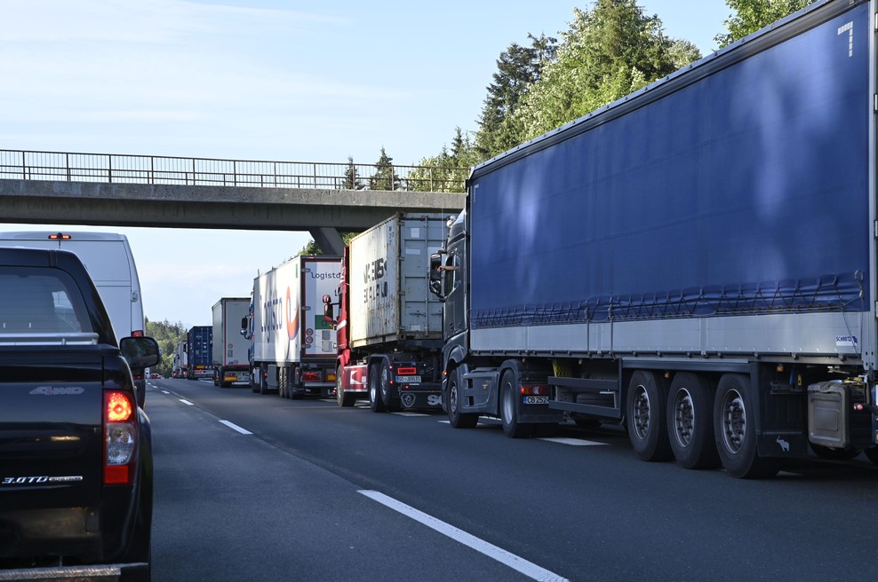 Razmere na cestah: v to smer na avtocesti vse stoji, zamuda tudi do 40 minut (foto: Žiga Živulovič jr. / Bobo)