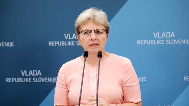 Irena Šinko ni več ministrica za kmetijstvo: "Ni udarila po mizi, kot bi morala" (foto: STA)