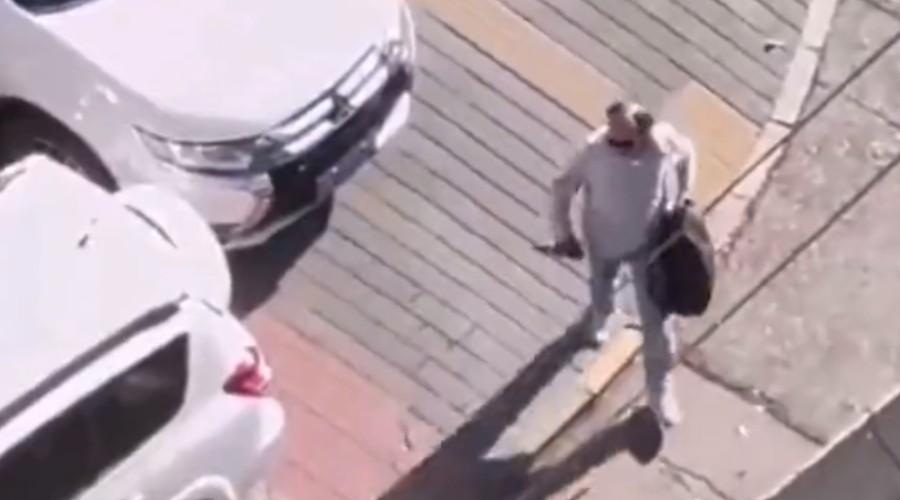 Izraelski diplomat obležal v mlaki krvi: šokanten posnetek razkriva brutalen napad z nožem (VIDEO) (foto: Twitter/posnetek zaslona)