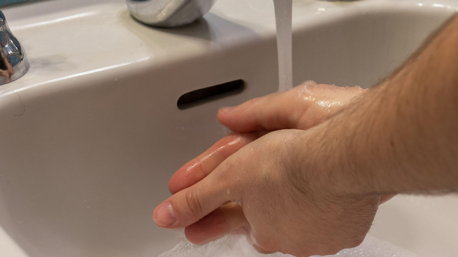 Z umivanjem rok preprečimo širjenje nalezljivih bolezni: kdaj in kako jih pravilno umiti? (foto: Profimedia)