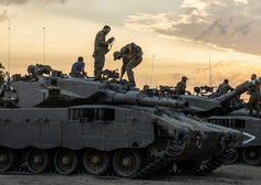 Izrael pod mednarodnim pritiskom: vojska bo kmalu vkorakala v Gazo, ki je polna civilistov (oglasil se je tudi papež Frančišek)