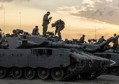 Izrael pod mednarodnim pritiskom: vojska bo kmalu vkorakala v Gazo, ki je polna civilistov (oglasil se je tudi papež Frančišek)