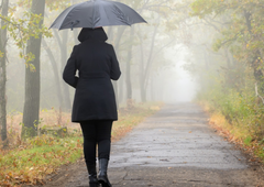 🖉 Pred nami so tipični jesenski dnevi: v drugi polovici tedna bomo morali s seboj vzeti tudi dežnike