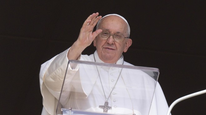 Papež bi prepovedal nadomestno materinstvo: "To je huda kršitev dostojanstva ženske in matere" (foto: Profimedia)