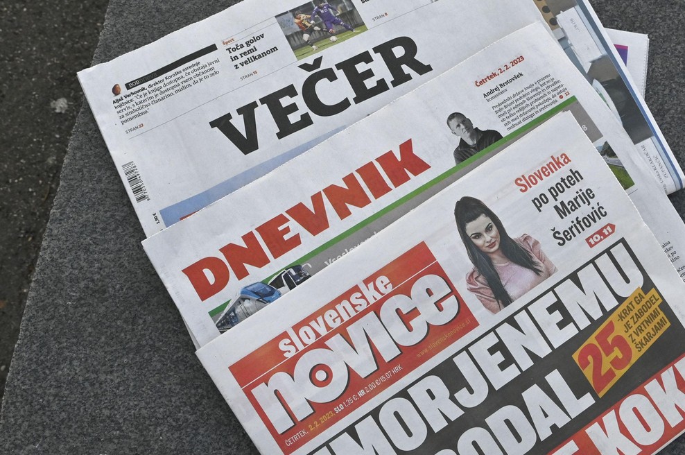 Šok za honorarne sodelavce znanega slovenskega časopisa: čez noč znižali honorarje, ne da bi jih o tem prej obvestili (foto: Žiga Živulovič jr./Bobo)