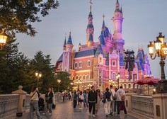 Kjer se sanje uresničijo: evropski poslanci namesto na plenarno zasedanje v Disneyland