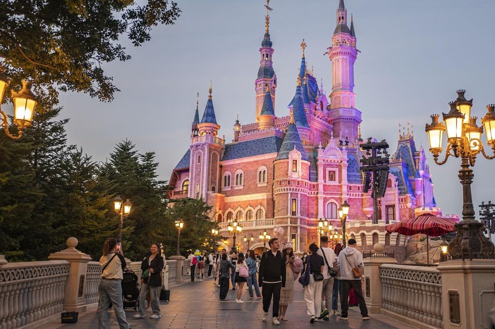 Kjer se sanje uresničijo: evropski poslanci namesto na plenarno zasedanje v Disneyland (foto: Profimedia)