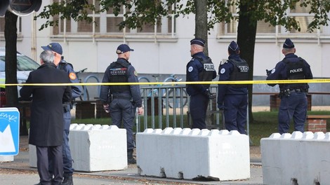 Po napadu z nožem zdaj na šoli prejeli še grožnjo z bombo