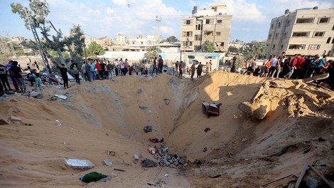Nujno potrebna pomoč Palestincem: EU vzpostavlja humanitarni zračni most
