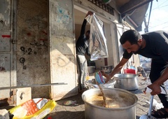 Bližnji vzhod: v Gazi zmanjkuje vsega, humanitarna pomoč zaustavljena na meji