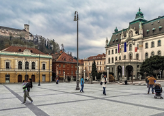 Napad z ostrim predmetom v središču Ljubljane: 53-letnik utrpel hujše poškodbe