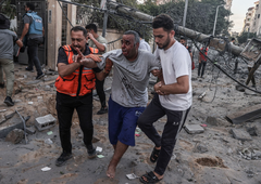 Vse več smrtnih žrtev v Gazi: ubitih na tisoče ljudi, Izraelci hudo poškodovali tudi šolo Združenih narodov