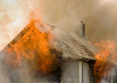 Drama v Trbovljah: zaradi požara iz stavbe evakuirali 30 ljudi, več jih je potrebovalo zdravniško pomoč