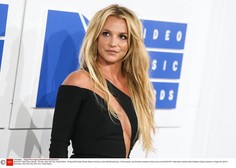 Fotografije pomanjkljivo oblečene in poškodovane Britney Spears so obšle svet – vsi se sprašujejo, kaj se dogaja
