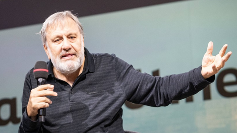 Slavoj Žižek po razburjenju, ki ga je povzročil v Frankfurtu, ne obžaluje ničesar: Janez Janša ministrico pozval k odstopu