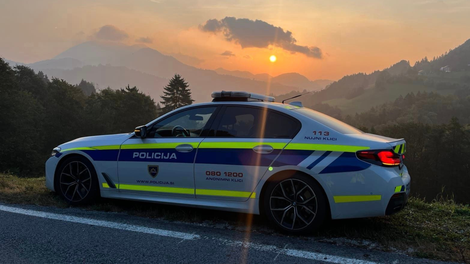 Nevarna drznost na cesti: pri omejitvi 100 kilometrov na uro je vozil s hitrostjo 199