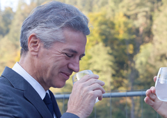 Iz novega vodovoda v Prevaljah še vedno teče voda z bakterijami fekalnega izvora (nujno jo je prekuhavati)