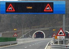 Zaradi vremenskih razmer zaprt predor proti Ljubljani: za del države Arso izdal oranžno opozorilo