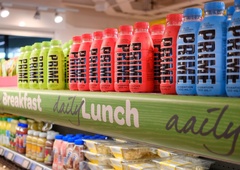 Prime: kaj je v ozadju pijače, ki je obnorela svet?