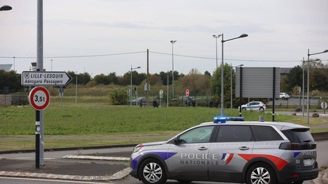 Grožnjam z bombo ni konca: ponovno evakuirali letališča