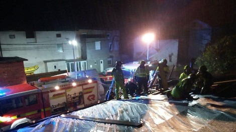 Orkanski veter z dežjem v Kobaridu odkril več streh