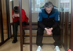 Grozljiv primer: očeta, ki je trpinčil in umoril svojega triletnega sina, so obsodili na smrt