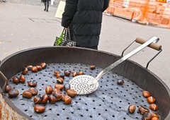 Vonj po pečenem kostanju: koliko stane posamezna merica v Ljubljani?