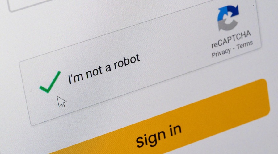 Strašljivo, kaj se v resnici zgodi, ko potrdite, da "niste robot" (foto: Profimedia)