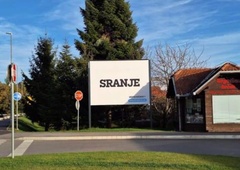 Kontroverzni plakat zmotil večkrat glasnega župana (grozi tudi s policijo)