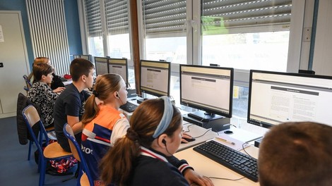 Razsipavanje davkoplačevalskega denarja? Ministrstvo dalo šest milijonov evrov za slabše računalnike