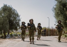Izraelska vojska vstopila v Gazo: v spopadu s Hamasom uničena dva buldožerja in tudi tank