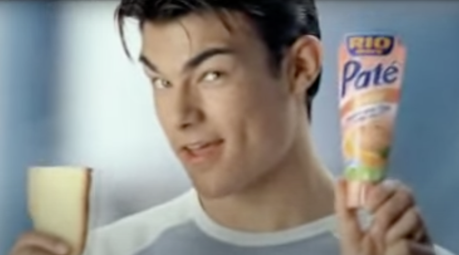 Se ga spomnite? Včasih je osvajal srca žensk po vsem svetu, danes pa ... (foto: Youtube/Rio Mare, voulez vous paté avec moi?/posnetek zaslona)