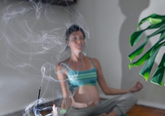 Imate vsega čez glavo? Zažgite list te rastline in se sprostite (ni boljše in preprostejše metode za obvladovanje stresa)