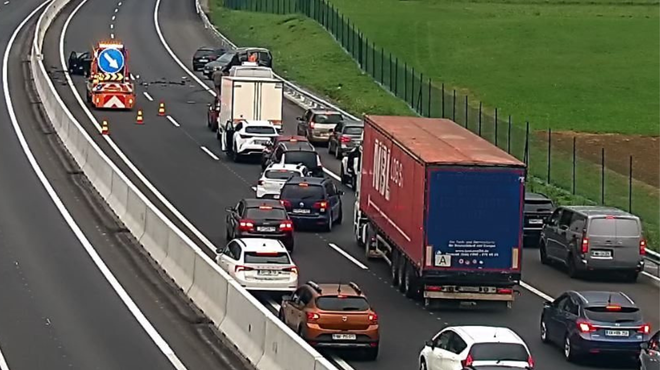 Prometna nesreča na dolenjski avtocesti: posledice odpravili, zastoj ostaja (previdno na poti) (foto: Facebook/Promet.si)