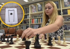 Celo grožnje s smrtjo zaradi objave o Srbiji?! Mična slovenska šahistka razjezila številne s fotografijo ... stranišča! (Poglejte, kaj se dogaja)