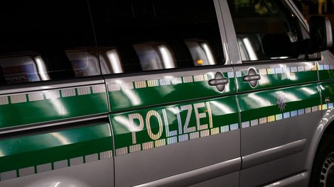 Grozovit prizor pred nogometno tekmo: policija je ustrelila človeka, ki je v rokah nosil ...