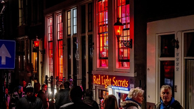 Dovolj imajo voajerjev in mrtvo pijanih turistov: znamenita rdeča četrt v Amsterdamu naj bi se poslovila (foto: Profimedia)