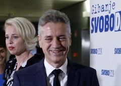 Osupljivi rezultati ankete: Golobu več nezadostnih ocen kot Janši (takšnega padca ni doživel še nihče)