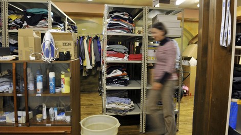 Ljubljanski brezdomci ponovno brez doma: red uršulink hoče prostore nazaj, sprožile so tožbo
