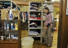 Ljubljanski brezdomci ponovno brez doma: red uršulink hoče prostore nazaj, sprožile so tožbo