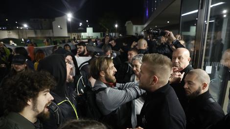 V Centru Rog so se ostro odzvali na včerajšnji nasilni protest: "To bo davkoplačevalce stalo več kot 30.000 evrov"