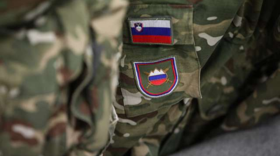 Nenavadna dejavnost: kdo na spletu prodaja povsem novo opremo Slovenske vojske in z njo zasluži tudi do 500 evrov na mesec? (foto: Daniel Novakovič/STA)