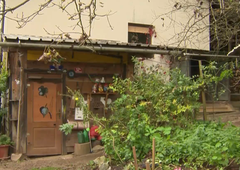 Saj ni res, pa je: podjetje, ki je od države skoraj dobilo posel za dva milijona evrov, ima sedež registriran v kolibi