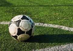 Šport in politika ne gresta skupaj: drastična kazen znanemu nogometašu, ker je pozival k nasilju nad Judi