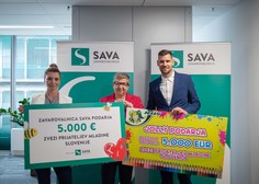 Zavarovalnica Sava in Jolly združila moči in Zvezi prijateljev mladine Slovenije namenila donacijo za socialno-humanitarni sklad Dedek Mraz