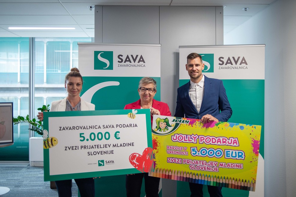 Zavarovalnica Sava in Jolly združila moči in Zvezi prijateljev mladine Slovenije namenila donacijo za socialno-humanitarni sklad Dedek Mraz (foto: promocijska fotografija)