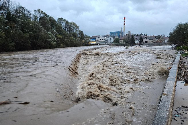 Prihaja nova vremenska 'boksarska runda': vremenoslovci opozarjajo, da bodo popoldne ...