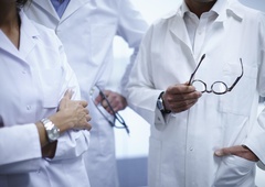 Sveža doza zdravniških modrosti: novi knjigi sta izdala ...