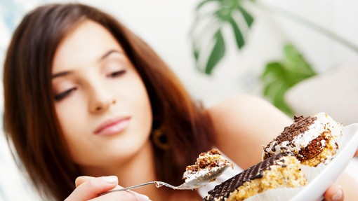 Ne ignorirajte jih: 7 znakov, da jeste preveč sladkorja